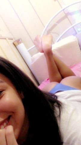 Kelly dos peitos pequenos enviando fotos nudes para namorado - RJ