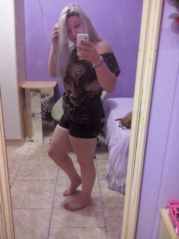 Loira de Minas Gerais - MG enviou nudes mostrando buceta rosada