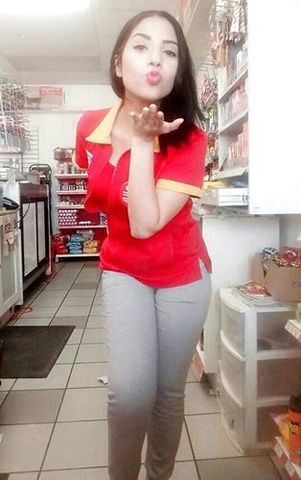Vendedora Camilinha da lanchonete safadinha em fotos pelada